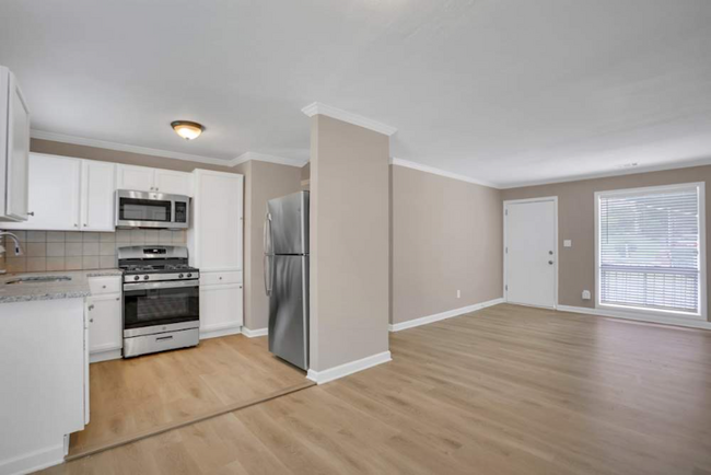 Building Photo - 2634 Santa Monica Dr NW