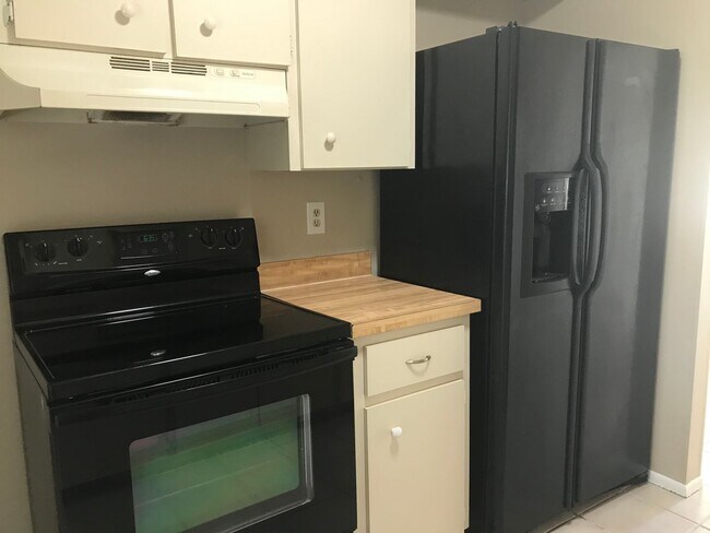 Foto del edificio - *Annual* 2 Bedroom, Plus extra bonus room,...