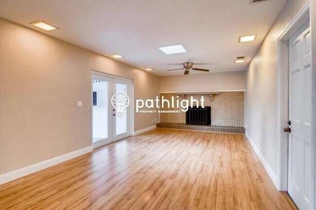 Building Photo - 802 Shangri La Dr, Seffner, FL, 33584
