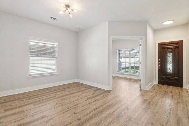 Foto del edificio - 23607 Silver Creek