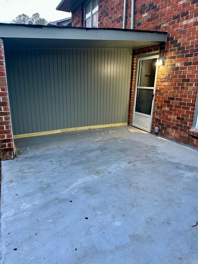 Building Photo - 2 bedroom 1.5 bath condo now available for rent in Dalton, GA