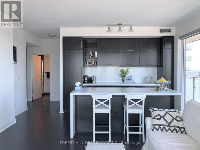 Photo du bâtiment - 1080 Bay St.