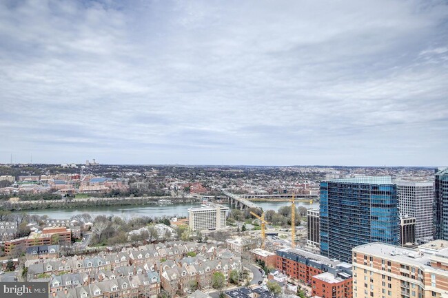 Foto del edificio - 1781 N Pierce St