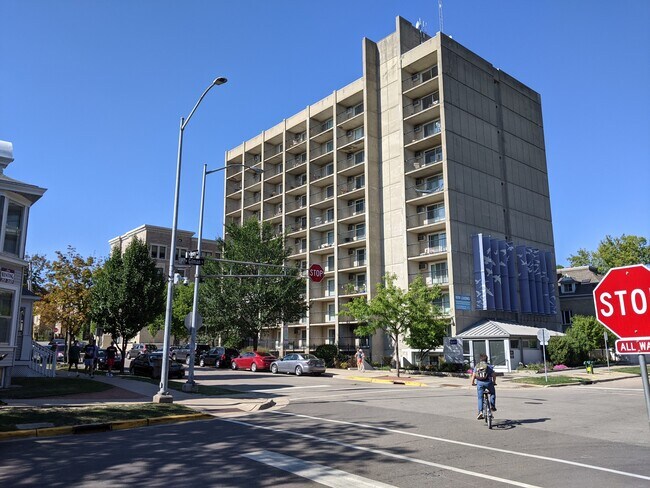 Building Photo - 502 N Henry St