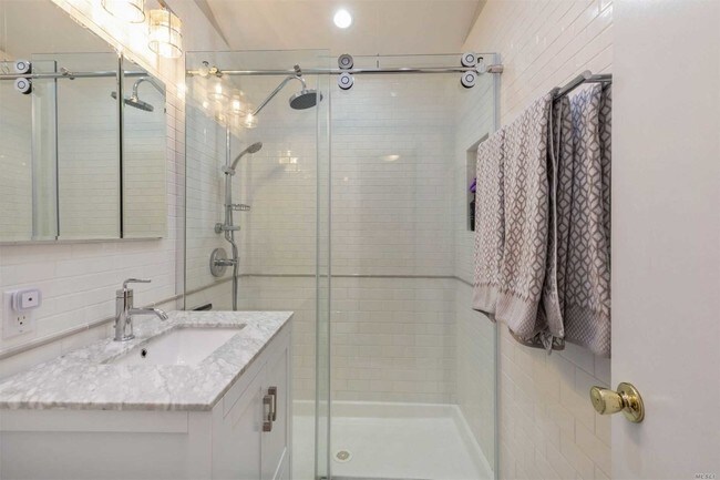 Foto del edificio - 17 Fairview Rd