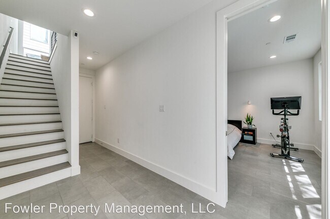 Building Photo - 2 br, 2.5 bath House - 2908 Raleigh #204