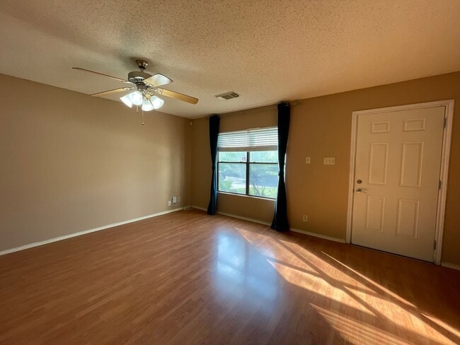 Foto del edificio - 7926 Ruby Meadow