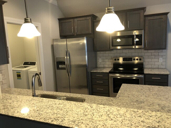 Building Photo - 4255 W Divide Dr