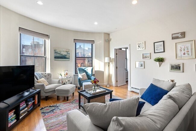 Building Photo - 548 Tremont St