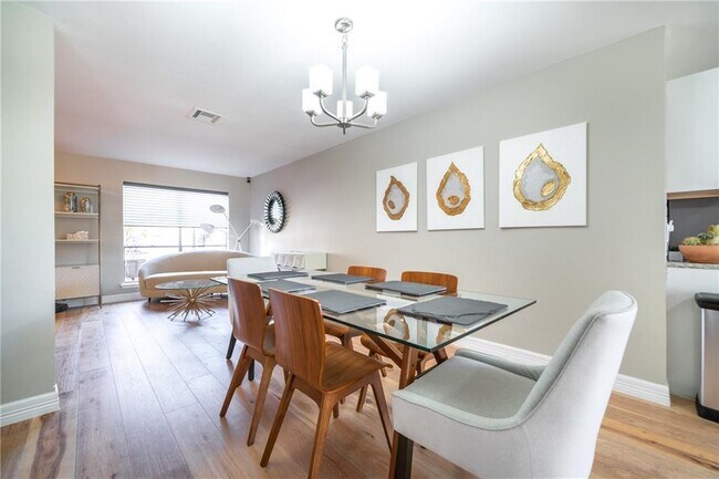 Foto del edificio - 2303 Preston Trails Cove