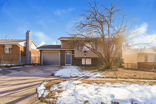 Building Photo - 2113 Saranac Dr