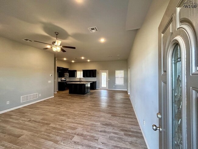 Foto del edificio - 5025 Olivia Ln