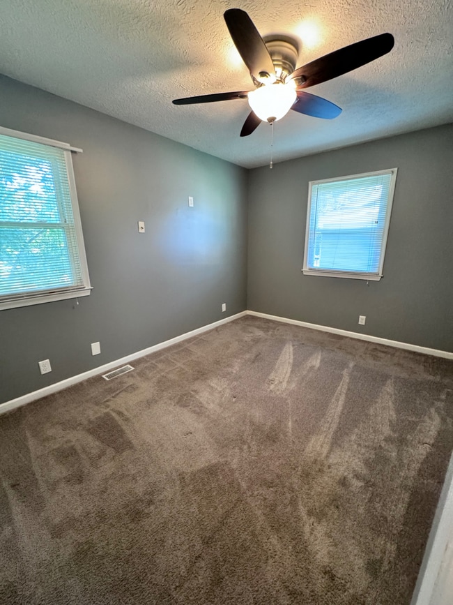 Dormitorio 3 - 6425 N 68th St