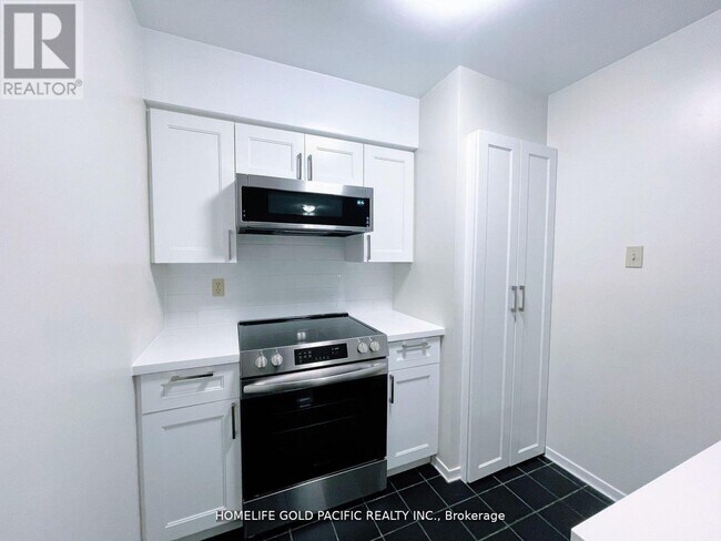 Building Photo - 1055 Bay St.