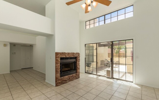 Building Photo - 1825 E VINEDO LN - 3BR 2BA McClintock/Elliot