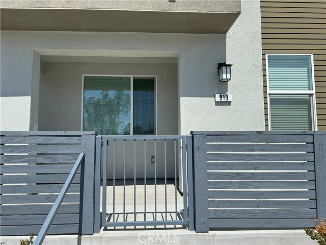 Foto del edificio - 913 E 2nd St