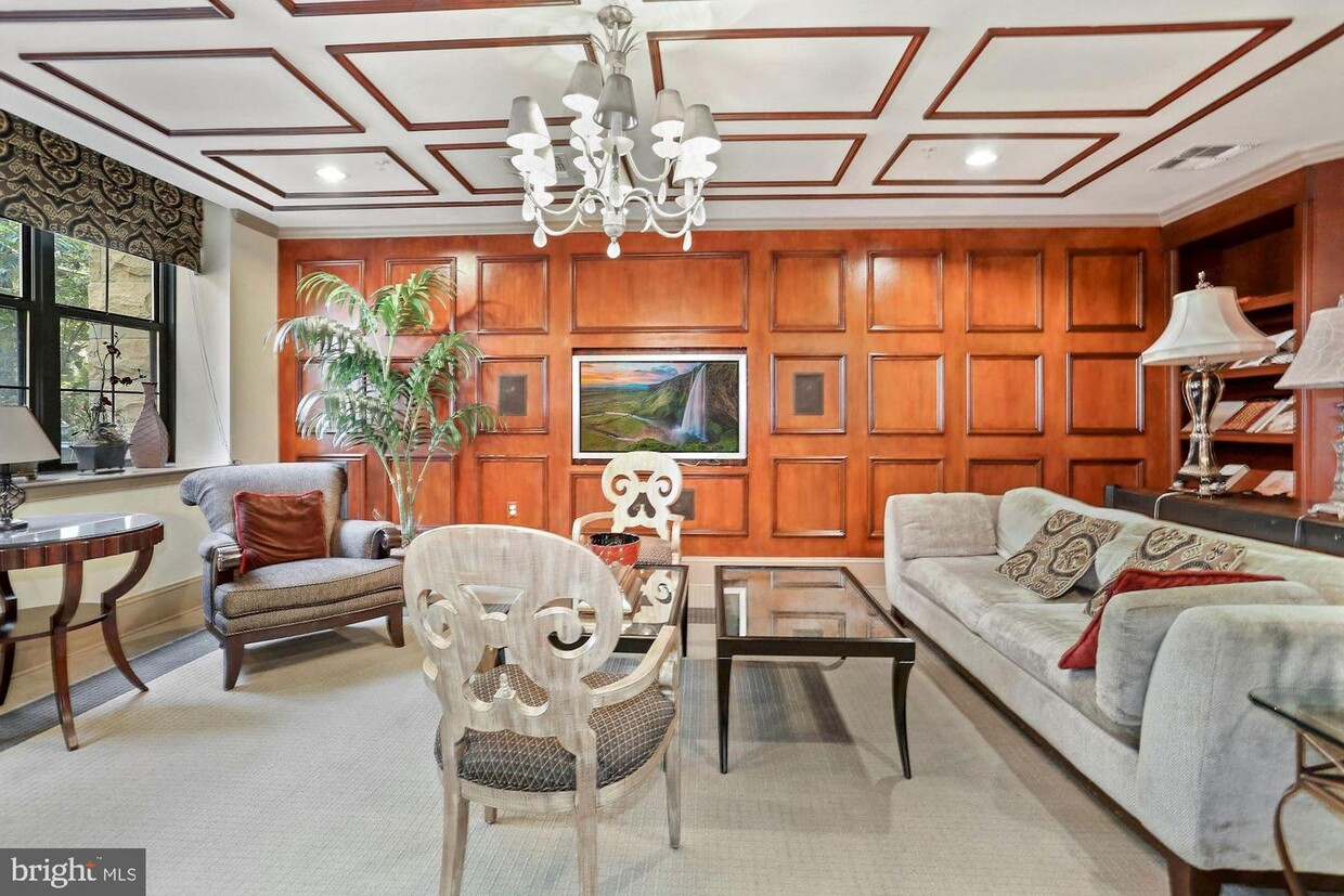 Foto principal - 1111 25th St NW