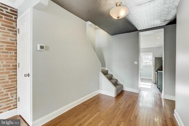 Building Photo - 2721 Hudson St