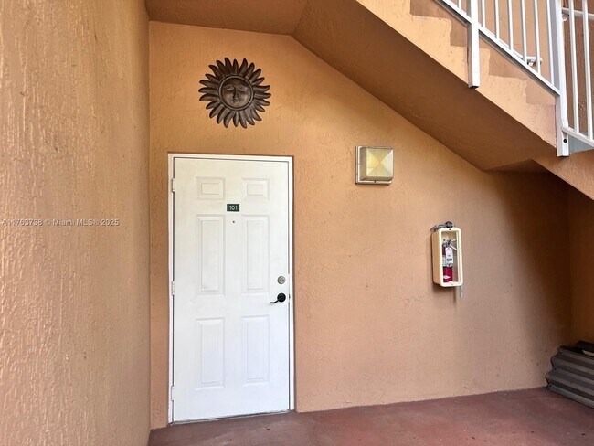 Foto del edificio - 17710 NW 73rd Ave