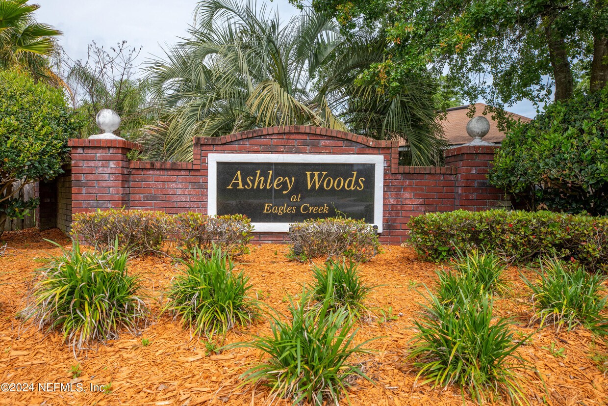 Foto principal - 12304 Waterfall Ct