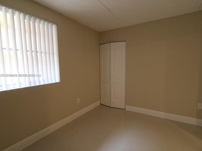 Foto del edificio - 6175 NW 186th St