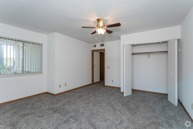 2BR, 1BA - Monona Shores Apartments