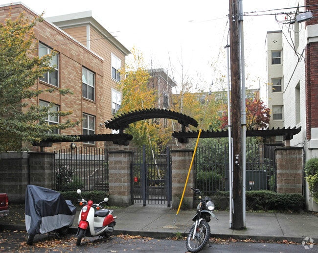Building Photo - Ritzdorf Court Apartments