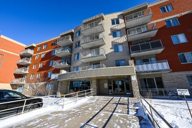 Building Photo - Chateau Ste-Marie