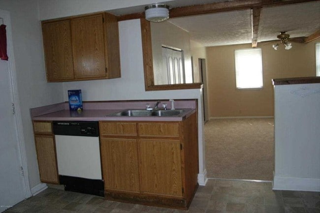 Building Photo - 2658 Rowan St