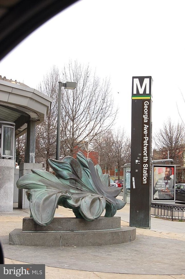Foto del edificio - 3422 Georgia Ave NW
