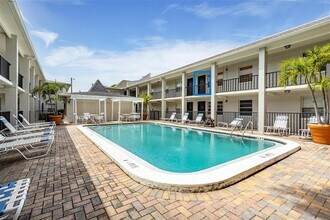Building Photo - 5221 Bayshore Blvd