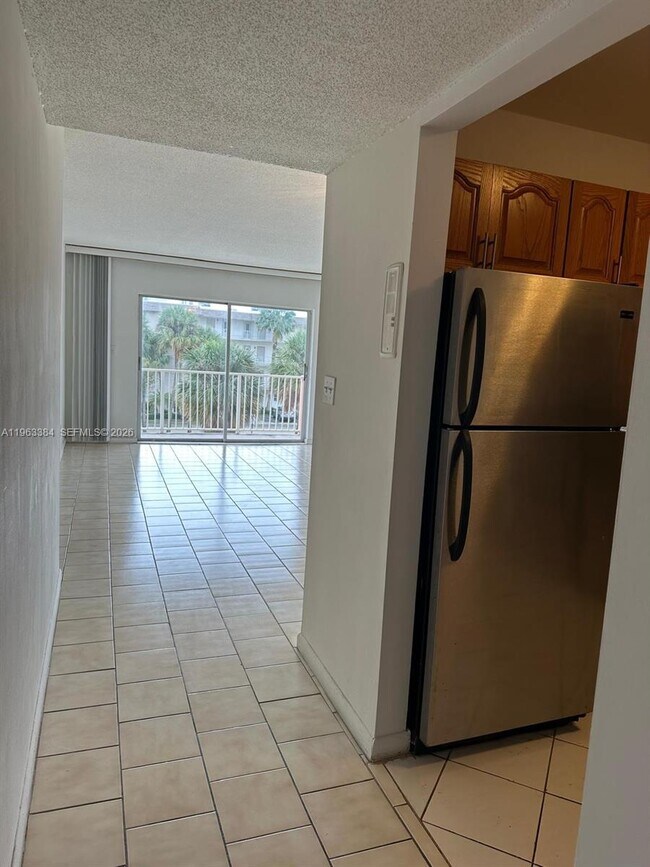 Foto del edificio - 2200 E Hallandale Beach Blvd