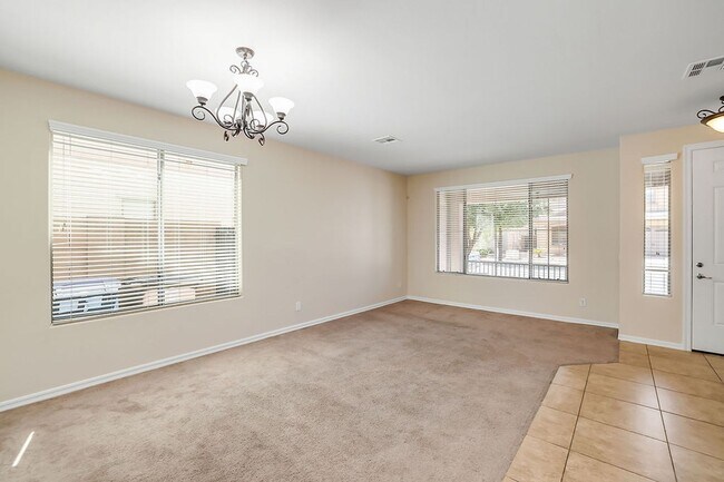 Building Photo - Great Queen Creek Location!