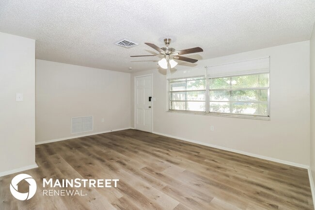 Building Photo - 6255 Maplewood Dr