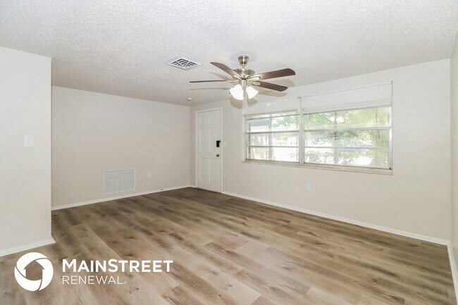 Foto del edificio - 6255 Maplewood Dr