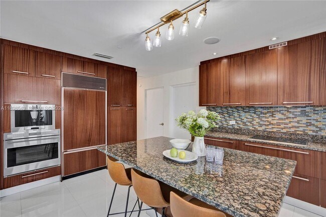 Foto del edificio - 16001 Collins Ave