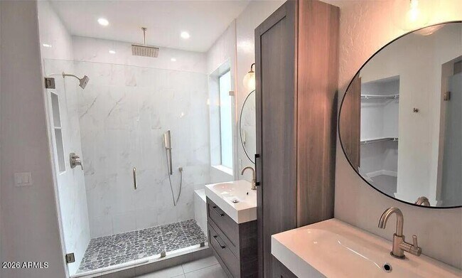 Foto del edificio - 768 E Irma Ln