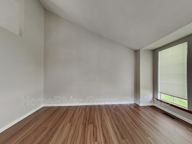 Building Photo - 412 E Piper Glen Ct