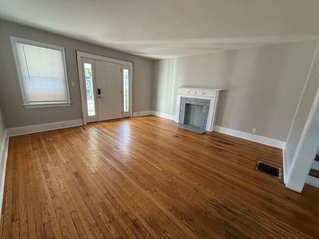Livingroom - 354 E Cecil St