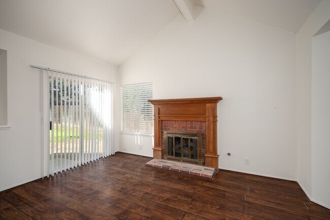Building Photo - Beautiful 2 Story with Large Lot on Quiet ...