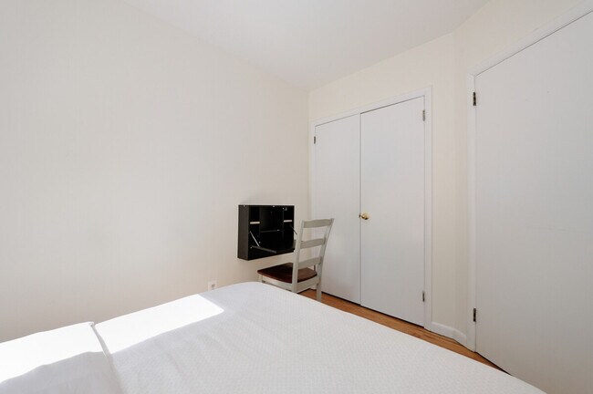Foto del edificio - 356 W 37th St