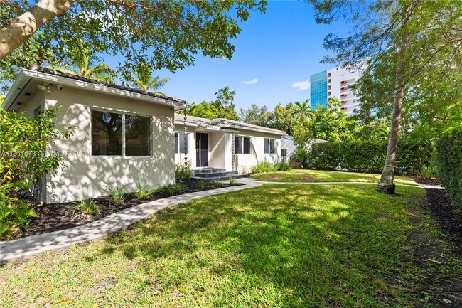 Foto del edificio - 251 NE 44th St