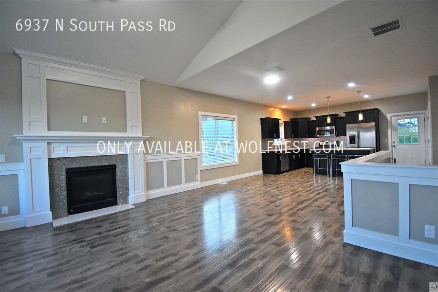 Primary Photo - Luxurious 5 Bedroom Eagle Mountain Home! N...