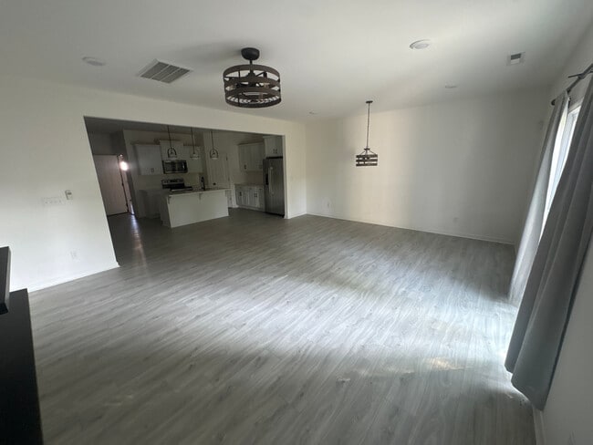 Foto del edificio - Room in Townhome on Pagebrook Ln