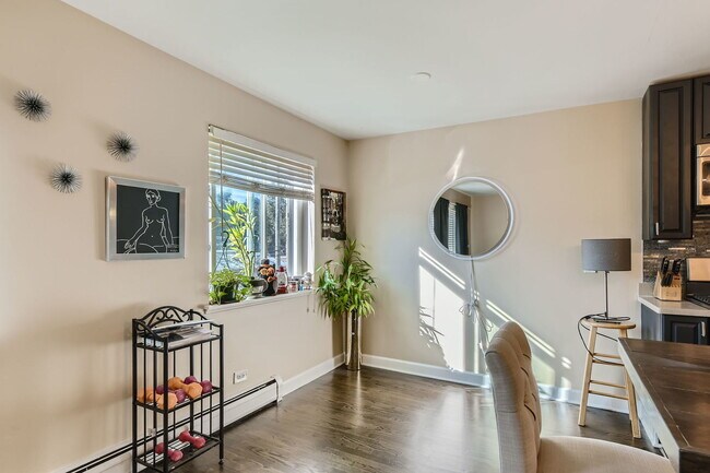 Foto del edificio - 7320 N Rogers Ave