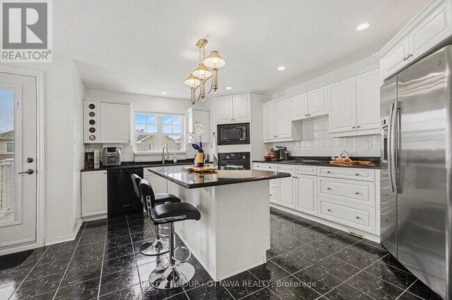 Photo du bâtiment - 131 Oakfield Crescent