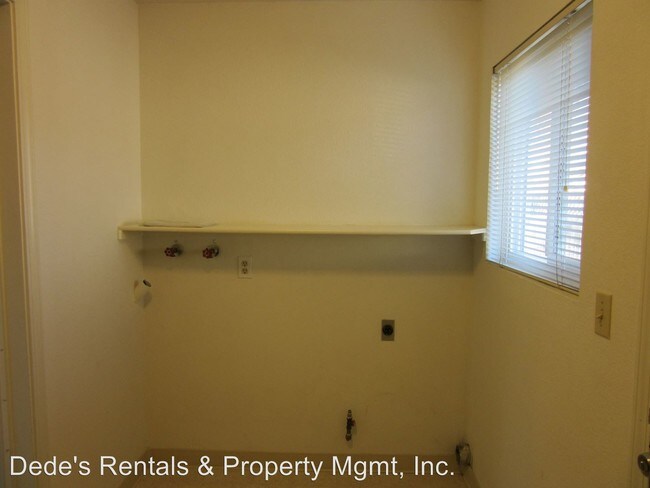 Building Photo - 3 br, 2 bath House - 671 Windsor River Road