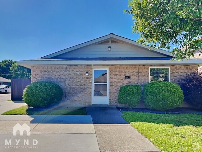 Building Photo - 1507 Cardinal Dr