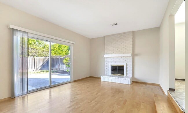 Foto del edificio - Charming Single-Family Home in Convenient San Jose Location!