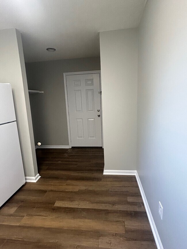 Foto del edificio - 717 Raintree Ln